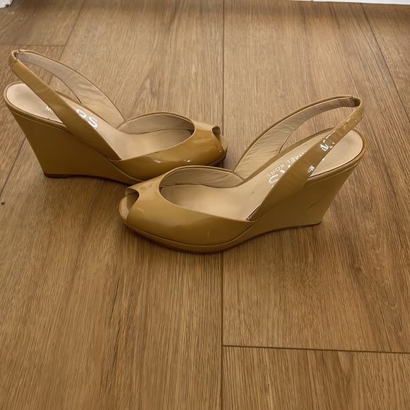 Michael Kora Nude Beige Patent Leather Peep Toe Wedge - Picture 9 of 17